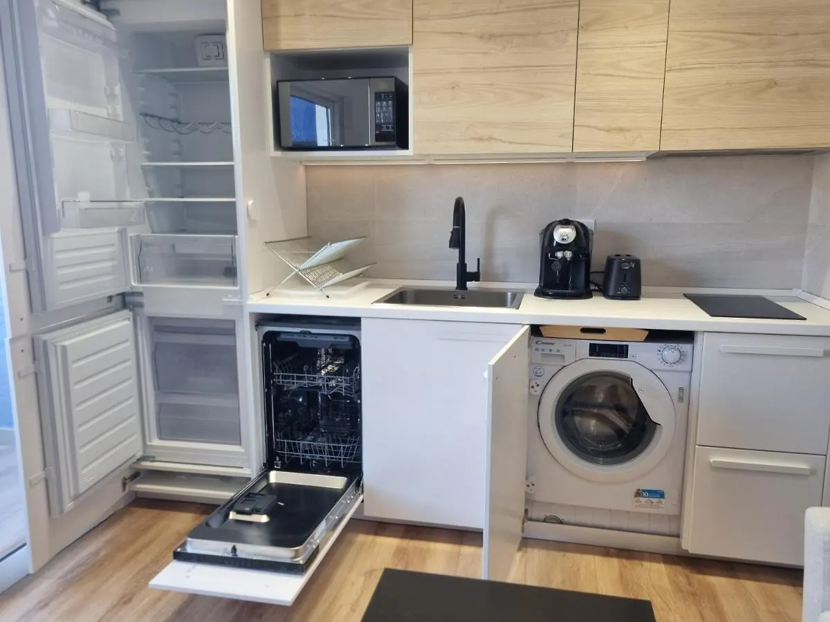Precioso Apartamento En El Centro Con Terraza Torremolinos 0*,  Spain